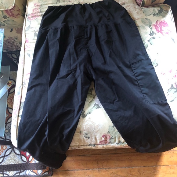 Cherokee maternity scrubs - Picture 3 of 3